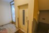 Möblierte 1-Zimmer Wohnung mit Dachterrasse in Bremens Altstadt - Treppenhaus mit Fahrstuhl